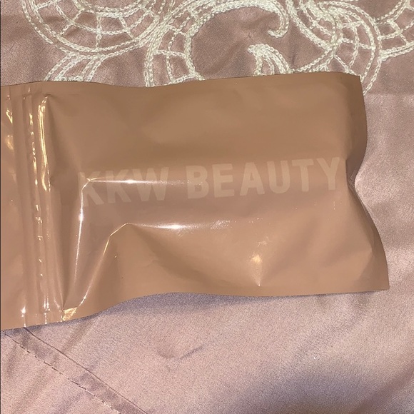 KKW Beauty Creme Contour 1 Light